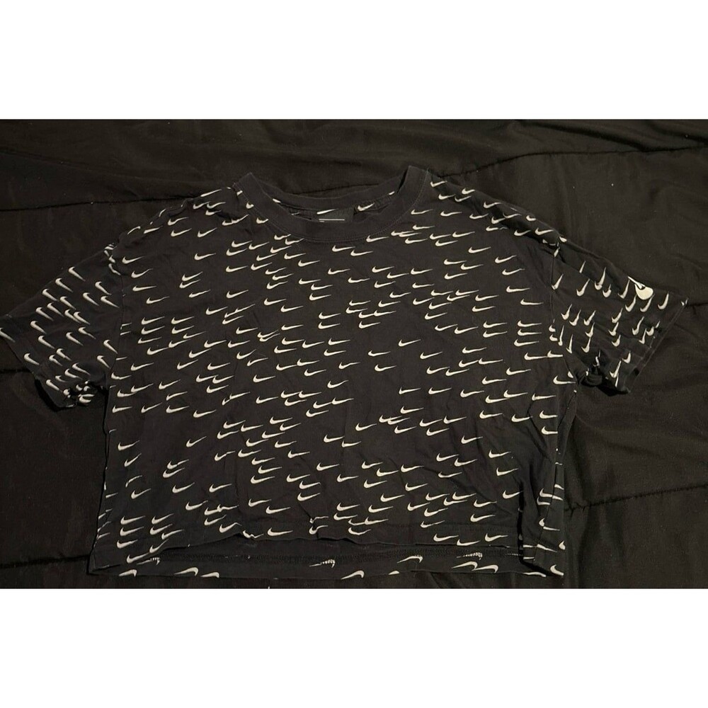 cropped nike tshirt